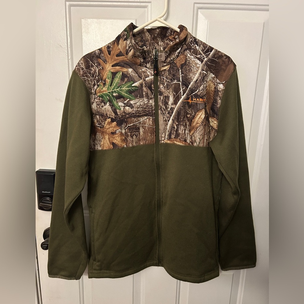 Habit Men's Camouflage Performance Jacket - Green